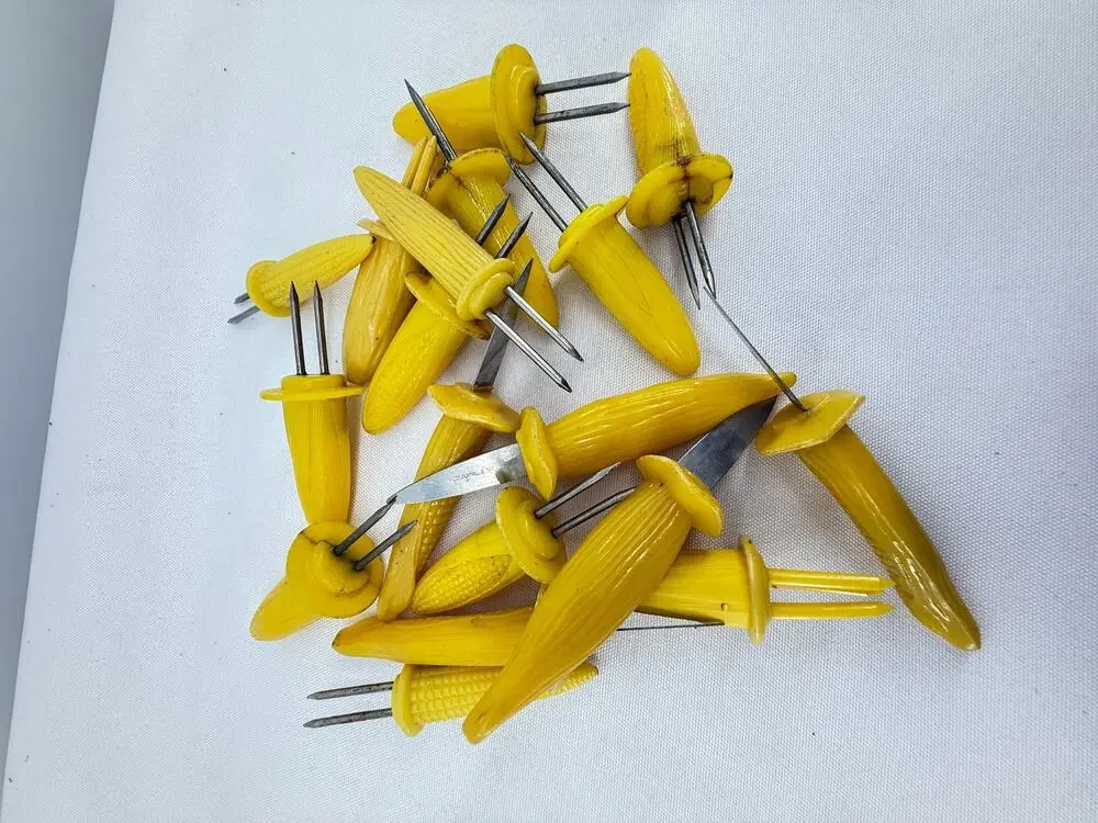 Vintage Corn Cob Holders Picks Knife Set Yellow Plastic BBQ Picnic 18 Piece